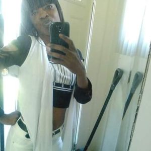 Meet your Posher, Mona